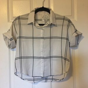 ⭐️ Black and white stripped top